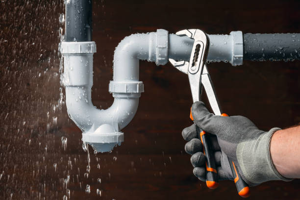 Professional Emergency Plumber technician working in Talco, TX
